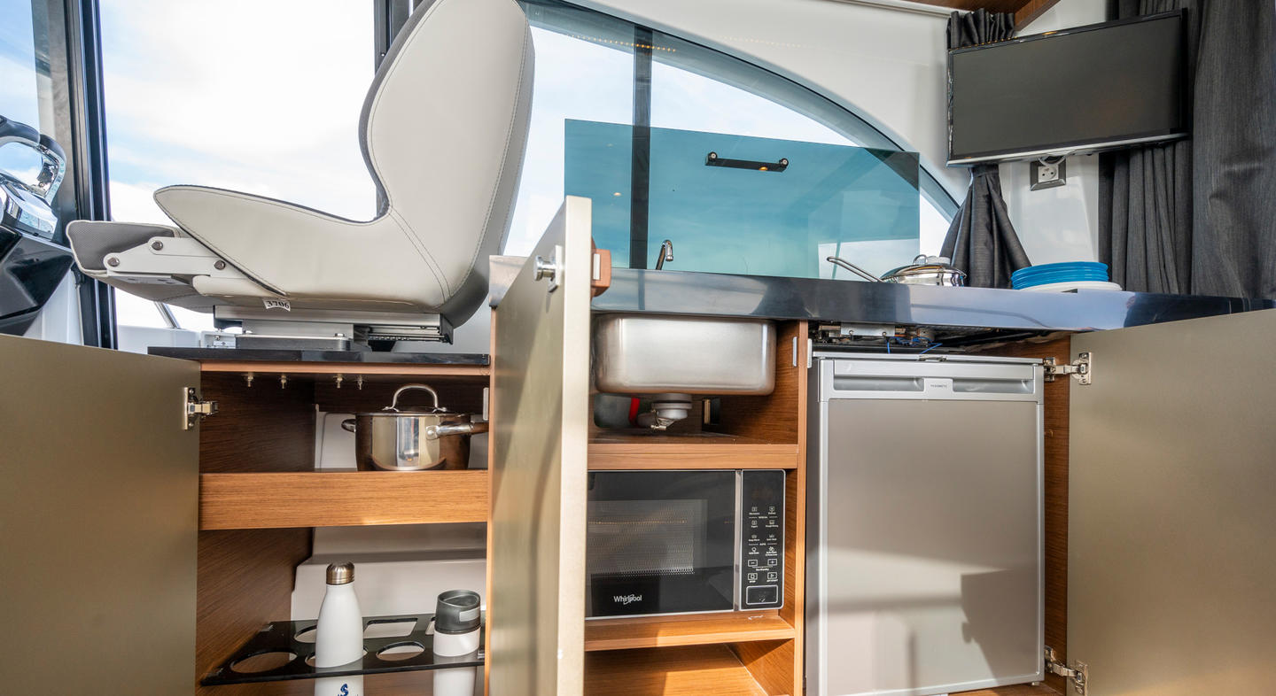 Antares_11_Fly_Interior_05