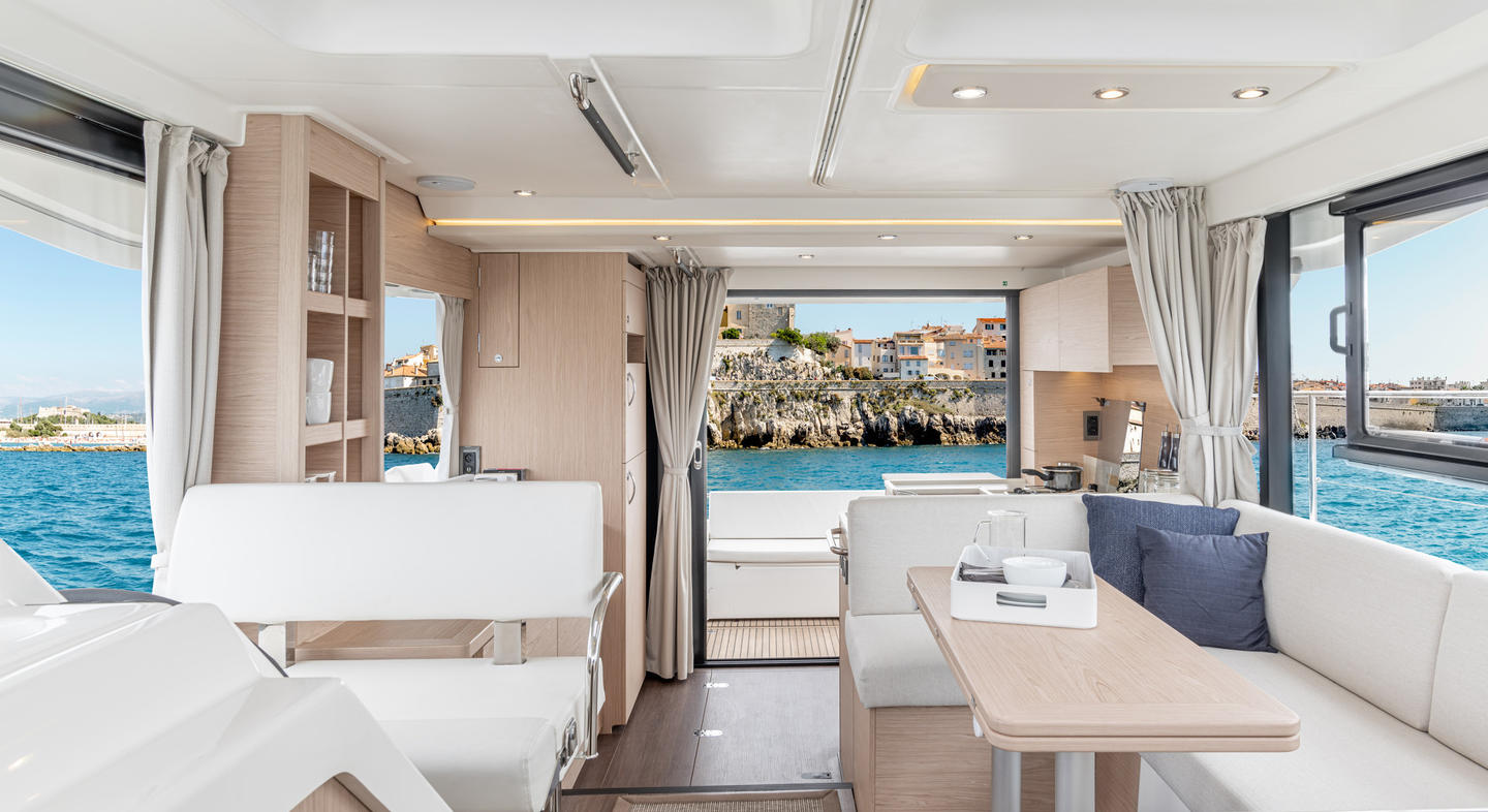 Swift_Trawler_41_Fly_Interior_04